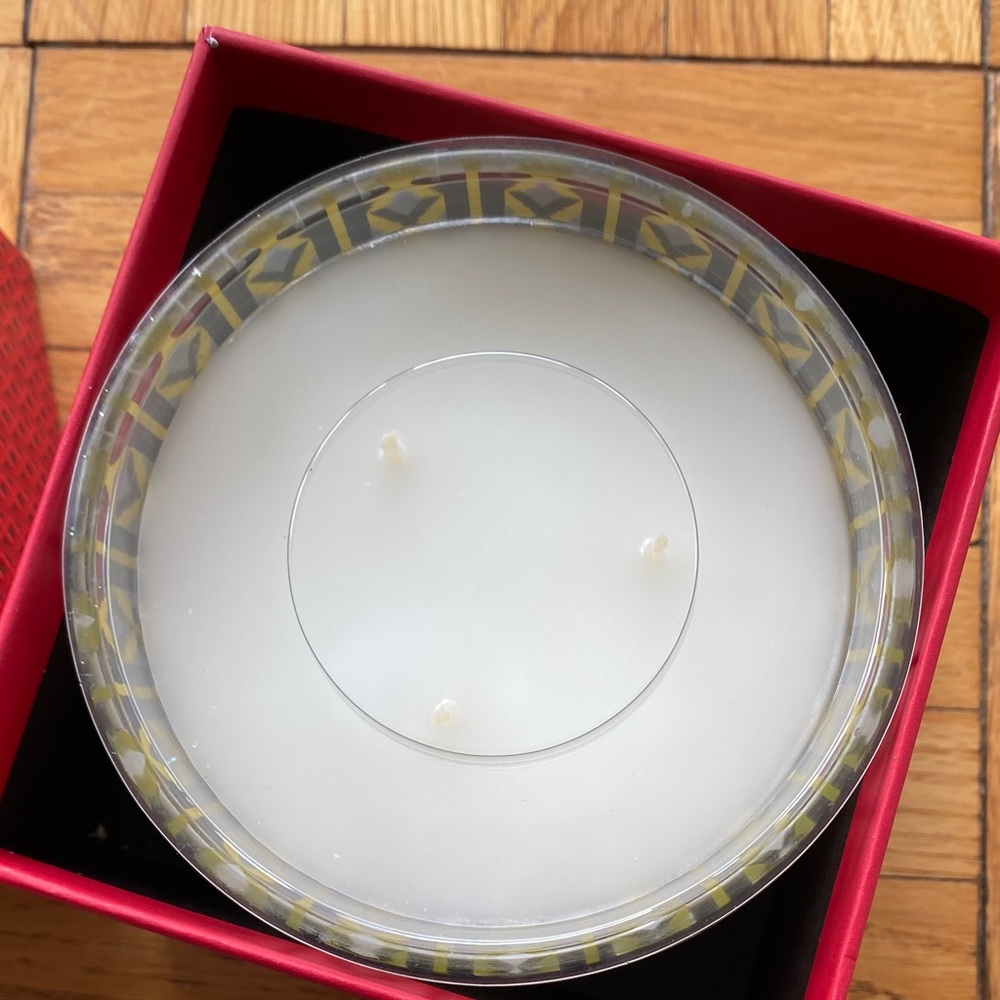 Nest Holiday 3-wick Scented Candle NWOT - Picture 4 of 8